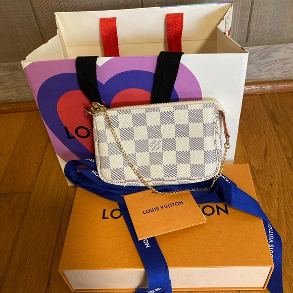 Louis Vuitton Handbags - Brand new Louis Vuitton mini pochette